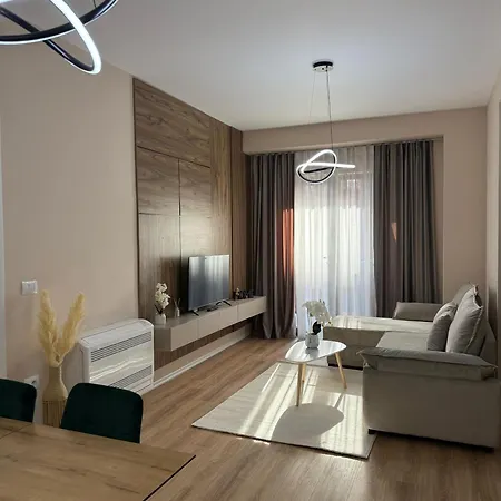Garden فندق مبيت وإفطار تيرانا